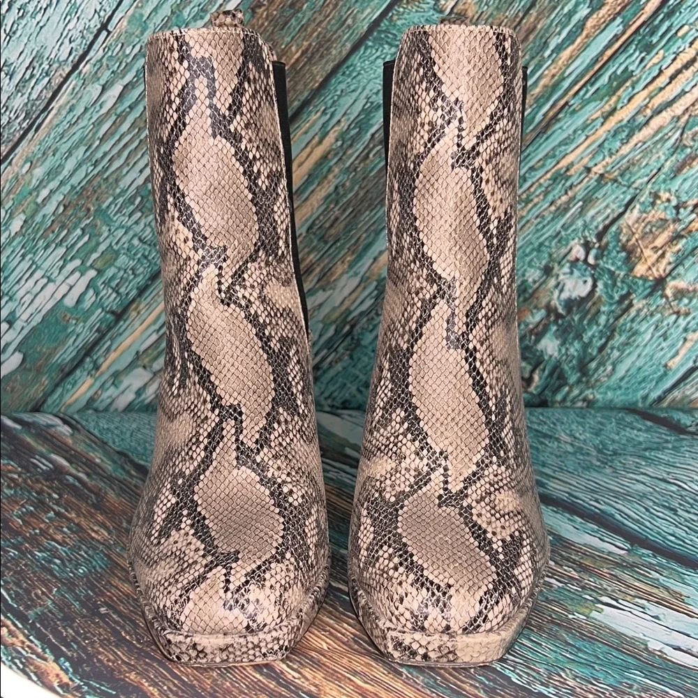 *French Connection Womens Penny Chelsea Boots Snake 8.5 Truffle Leather